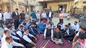 Lawyer's death: Enraged advocates vandalise mall, markets in Ajmer | Lawyer's death: Enraged advocates vandalise mall, markets in Ajmer Lawyer's death: Enraged advocates vandalise mall, markets in Ajmer | Lawyer's death: Enraged advocates vandalise mall, markets in Ajmer