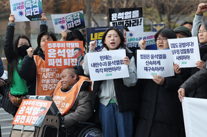 Day after South Korean impeached Prez Yoon's release, massive rallies held in Seoul | Day after South Korean impeached Prez Yoon's release, massive rallies held in Seoul Day after South Korean impeached Prez Yoon's release, massive rallies held in Seoul | Day after South Korean impeached Prez Yoon's release, massive rallies held in Seoul