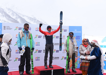 J&K: Athletic perseverance raises in Gulmarg amid snow & drizzle | J&K: Athletic perseverance raises in Gulmarg amid snow & drizzle J&K: Athletic perseverance raises in Gulmarg amid snow & drizzle | J&K: Athletic perseverance raises in Gulmarg amid snow & drizzle