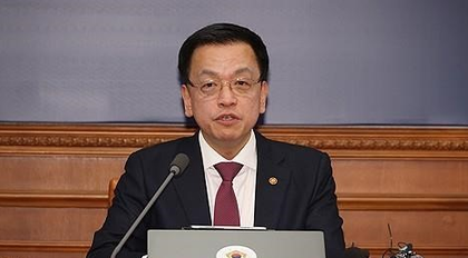 South Korean Acting Prez vows 'zero tolerance' for violence amid imminent ruling on Yoon's impeachment | South Korean Acting Prez vows 'zero tolerance' for violence amid imminent ruling on Yoon's impeachment South Korean Acting Prez vows 'zero tolerance' for violence amid imminent ruling on Yoon's impeachment | South Korean Acting Prez vows 'zero tolerance' for violence amid imminent ruling on Yoon's impeachment