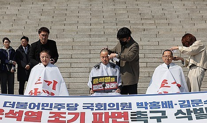 South Korean Opposition lawmakers launch hunger strike calling for Yoon's removal from office | South Korean Opposition lawmakers launch hunger strike calling for Yoon's removal from office South Korean Opposition lawmakers launch hunger strike calling for Yoon's removal from office | South Korean Opposition lawmakers launch hunger strike calling for Yoon's removal from office