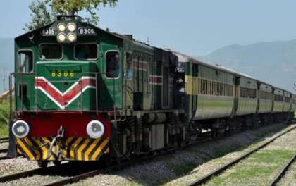 Six dead, over 100 taken hostage as armed men attack train in Pakistan's Balochistan | Six dead, over 100 taken hostage as armed men attack train in Pakistan's Balochistan Six dead, over 100 taken hostage as armed men attack train in Pakistan's Balochistan | Six dead, over 100 taken hostage as armed men attack train in Pakistan's Balochistan