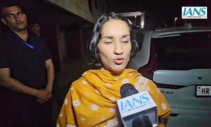 Vinesh Phogat opposes Sports Ministry's decision to restore WFI affiliation | Vinesh Phogat opposes Sports Ministry's decision to restore WFI affiliation Vinesh Phogat opposes Sports Ministry's decision to restore WFI affiliation | Vinesh Phogat opposes Sports Ministry's decision to restore WFI affiliation