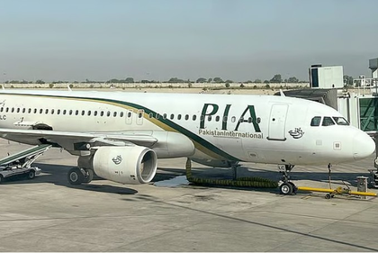 PIA flight makes landing in Lahore without a wheel | PIA flight makes landing in Lahore without a wheel PIA flight makes landing in Lahore without a wheel | PIA flight makes landing in Lahore without a wheel