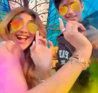 Shilpa Shetty grooves to Ranbir Kapoor and Deepika Padukone’s Holi song | Shilpa Shetty grooves to Ranbir Kapoor and Deepika Padukone’s Holi song Shilpa Shetty grooves to Ranbir Kapoor and Deepika Padukone’s Holi song | Shilpa Shetty grooves to Ranbir Kapoor and Deepika Padukone’s Holi song