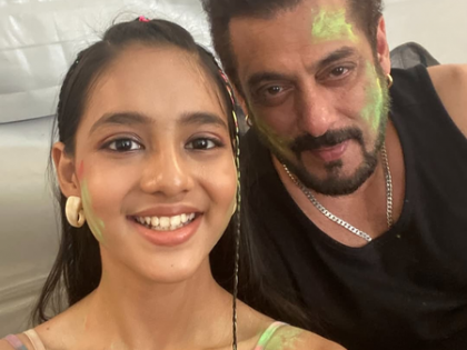 Salman Khan spends Holi on the set of 'Sikandar' | Salman Khan spends Holi on the set of 'Sikandar' Salman Khan spends Holi on the set of 'Sikandar' | Salman Khan spends Holi on the set of 'Sikandar'