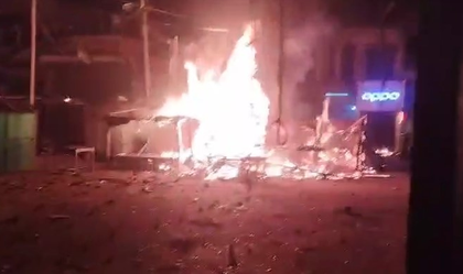 Jharkhand: Clashes erupt during Holi procession; shops, vehicles set ablaze | Jharkhand: Clashes erupt during Holi procession; shops, vehicles set ablaze Jharkhand: Clashes erupt during Holi procession; shops, vehicles set ablaze | Jharkhand: Clashes erupt during Holi procession; shops, vehicles set ablaze
