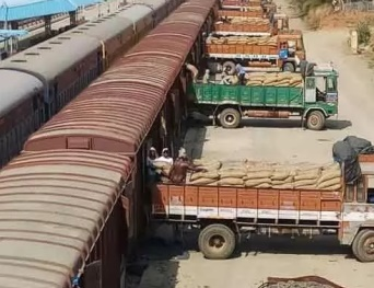 Railways freight movement shoots up to 1.47 million tonnes in April-Feb | Railways freight movement shoots up to 1.47 million tonnes in April-Feb Railways freight movement shoots up to 1.47 million tonnes in April-Feb | Railways freight movement shoots up to 1.47 million tonnes in April-Feb