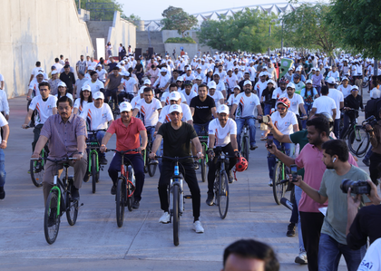 Sports Min Mandaviya leads 'Fit India Sundays on Cycle' in Ahmedabad | Sports Min Mandaviya leads 'Fit India Sundays on Cycle' in Ahmedabad Sports Min Mandaviya leads 'Fit India Sundays on Cycle' in Ahmedabad | Sports Min Mandaviya leads 'Fit India Sundays on Cycle' in Ahmedabad