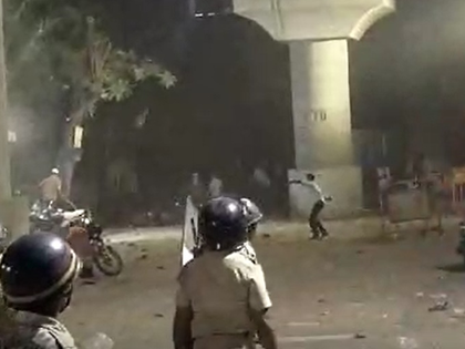 Row over Aurangzeb's tomb: Nagpur flare-up occurred after hours of mayhem in Mahal | Row over Aurangzeb's tomb: Nagpur flare-up occurred after hours of mayhem in Mahal Row over Aurangzeb's tomb: Nagpur flare-up occurred after hours of mayhem in Mahal | Row over Aurangzeb's tomb: Nagpur flare-up occurred after hours of mayhem in Mahal