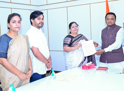 Ex-minister Naba Das' family members meet Odisha CM, urge CBI probe into murder case | Ex-minister Naba Das' family members meet Odisha CM, urge CBI probe into murder case Ex-minister Naba Das' family members meet Odisha CM, urge CBI probe into murder case | Ex-minister Naba Das' family members meet Odisha CM, urge CBI probe into murder case