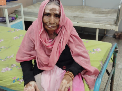 Mute 80-year-old woman spotted outside Howrah rly stn to return to her home in UP after 2 months | Mute 80-year-old woman spotted outside Howrah rly stn to return to her home in UP after 2 months Mute 80-year-old woman spotted outside Howrah rly stn to return to her home in UP after 2 months | Mute 80-year-old woman spotted outside Howrah rly stn to return to her home in UP after 2 months