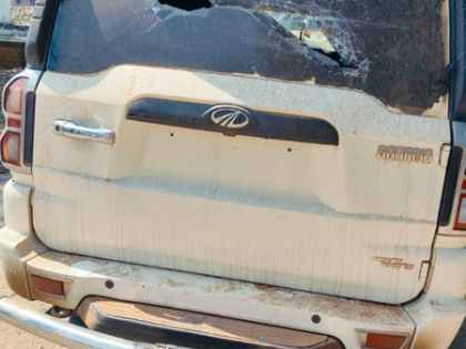 Criminals attack police team in MP's Mauganj | Criminals attack police team in MP's Mauganj Criminals attack police team in MP's Mauganj | Criminals attack police team in MP's Mauganj