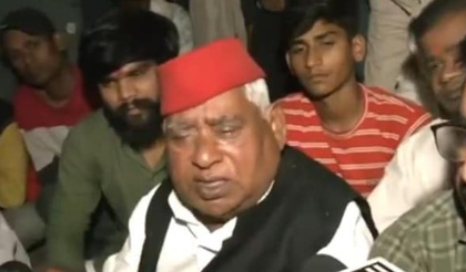 Politics erupts over death of SDM's stenographer in Ayodhya, Samajwadi Party leader Awadhesh Prasad holds protest | Politics erupts over death of SDM's stenographer in Ayodhya, Samajwadi Party leader Awadhesh Prasad holds protest Politics erupts over death of SDM's stenographer in Ayodhya, Samajwadi Party leader Awadhesh Prasad holds protest | Politics erupts over death of SDM's stenographer in Ayodhya, Samajwadi Party leader Awadhesh Prasad holds protest