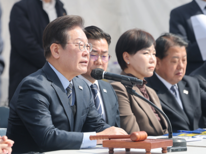 South Korea: Oppn leader to offer condolences to victims of wildfires in Sancheong | South Korea: Oppn leader to offer condolences to victims of wildfires in Sancheong South Korea: Oppn leader to offer condolences to victims of wildfires in Sancheong | South Korea: Oppn leader to offer condolences to victims of wildfires in Sancheong