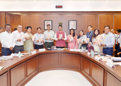 Maha CM releases Energy Department’s 100-day report card | Maha CM releases Energy Department’s 100-day report card Maha CM releases Energy Department’s 100-day report card | Maha CM releases Energy Department’s 100-day report card