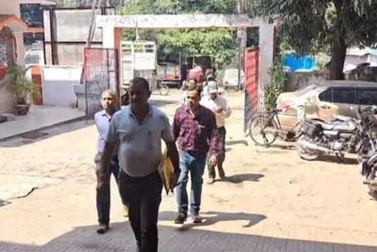 Jharkhand: CBI team attacked during raid on bank recovery agent’s house, three injured | Jharkhand: CBI team attacked during raid on bank recovery agent’s house, three injured Jharkhand: CBI team attacked during raid on bank recovery agent’s house, three injured | Jharkhand: CBI team attacked during raid on bank recovery agent’s house, three injured