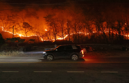 Residents near South Korea's Hahoe Folk Village advised to evacuate as wildfires approach | Residents near South Korea's Hahoe Folk Village advised to evacuate as wildfires approach Residents near South Korea's Hahoe Folk Village advised to evacuate as wildfires approach | Residents near South Korea's Hahoe Folk Village advised to evacuate as wildfires approach