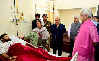 J&K: LG visits hospital to enquire about security personnel injured in Kathua ops | J&K: LG visits hospital to enquire about security personnel injured in Kathua ops J&K: LG visits hospital to enquire about security personnel injured in Kathua ops | J&K: LG visits hospital to enquire about security personnel injured in Kathua ops