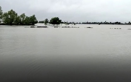 Villages in Bangladesh's Satkhira inundated amid Eid celebrations as embankments collapse | Villages in Bangladesh's Satkhira inundated amid Eid celebrations as embankments collapse Villages in Bangladesh's Satkhira inundated amid Eid celebrations as embankments collapse | Villages in Bangladesh's Satkhira inundated amid Eid celebrations as embankments collapse