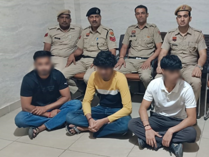 Gurugram: Three held for performing car stunts, vehicles seized | Gurugram: Three held for performing car stunts, vehicles seized