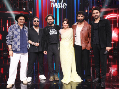 Mika Singh graces the star-studded 'Indian Idol 15' grand finale | Mika Singh graces the star-studded 'Indian Idol 15' grand finale Mika Singh graces the star-studded 'Indian Idol 15' grand finale | Mika Singh graces the star-studded 'Indian Idol 15' grand finale