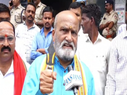 K'taka: Sri Ram Sena to give 'trishul deeksha' to 1,000 women for self defence | K'taka: Sri Ram Sena to give 'trishul deeksha' to 1,000 women for self defence K'taka: Sri Ram Sena to give 'trishul deeksha' to 1,000 women for self defence | K'taka: Sri Ram Sena to give 'trishul deeksha' to 1,000 women for self defence