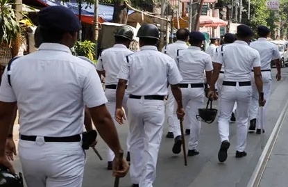 Pressure mounts on Bengal Police to check over 5,000 firecracker factories declared illegal | Pressure mounts on Bengal Police to check over 5,000 firecracker factories declared illegal Pressure mounts on Bengal Police to check over 5,000 firecracker factories declared illegal | Pressure mounts on Bengal Police to check over 5,000 firecracker factories declared illegal