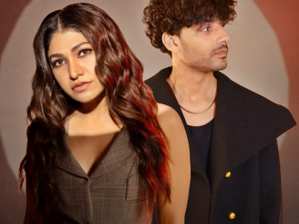 Tulsi Kumar and Kaifi Khalil deliver a soulful number 'Fitrat' | Tulsi Kumar and Kaifi Khalil deliver a soulful number 'Fitrat' Tulsi Kumar and Kaifi Khalil deliver a soulful number 'Fitrat' | Tulsi Kumar and Kaifi Khalil deliver a soulful number 'Fitrat'