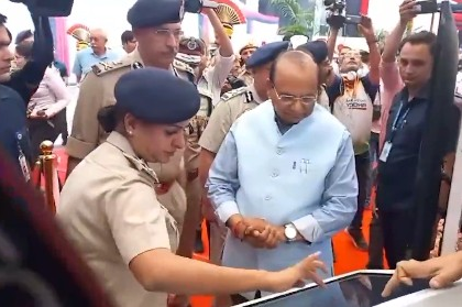 Delhi L-G launches smart police kiosk for passengers at IGI Airport | Delhi L-G launches smart police kiosk for passengers at IGI Airport Delhi L-G launches smart police kiosk for passengers at IGI Airport | Delhi L-G launches smart police kiosk for passengers at IGI Airport