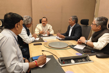 Union Minister lauds Hyderabad-based CSIR labs’ role in drug discovery, genetic diagnostics | Union Minister lauds Hyderabad-based CSIR labs’ role in drug discovery, genetic diagnostics Union Minister lauds Hyderabad-based CSIR labs’ role in drug discovery, genetic diagnostics | Union Minister lauds Hyderabad-based CSIR labs’ role in drug discovery, genetic diagnostics