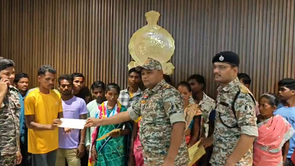 Twenty-two Maoists surrender in Chhattisgarh | Twenty-two Maoists surrender in Chhattisgarh