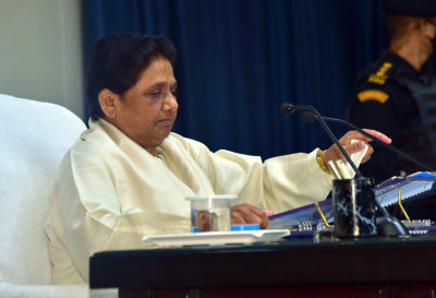 Mayawati slams UP govt over triple murder in Fatehpur | Mayawati slams UP govt over triple murder in Fatehpur Mayawati slams UP govt over triple murder in Fatehpur | Mayawati slams UP govt over triple murder in Fatehpur