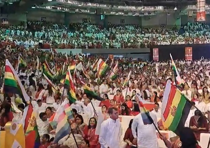 Navkar Mahamantra Day: Over 10,000 in Surat chant mantra for world peace | Navkar Mahamantra Day: Over 10,000 in Surat chant mantra for world peace Navkar Mahamantra Day: Over 10,000 in Surat chant mantra for world peace | Navkar Mahamantra Day: Over 10,000 in Surat chant mantra for world peace