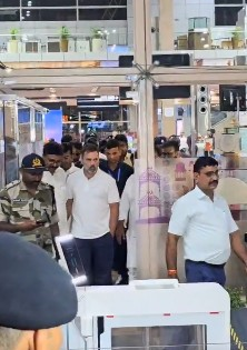 Rahul Gandhi visits Ranthambore, spots Tigress Arrowhead and her cubs | Rahul Gandhi visits Ranthambore, spots Tigress Arrowhead and her cubs Rahul Gandhi visits Ranthambore, spots Tigress Arrowhead and her cubs | Rahul Gandhi visits Ranthambore, spots Tigress Arrowhead and her cubs
