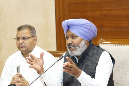 Haryana official’s arrest & recovery of heroin raises concerns: Punjab Minister | Haryana official’s arrest & recovery of heroin raises concerns: Punjab Minister Haryana official’s arrest & recovery of heroin raises concerns: Punjab Minister | Haryana official’s arrest & recovery of heroin raises concerns: Punjab Minister