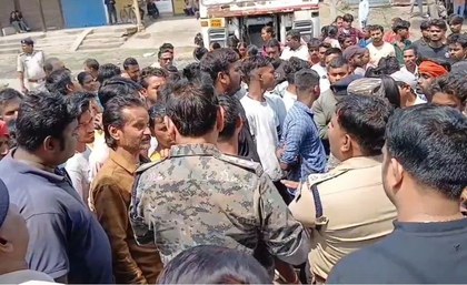 Massive protest erupts in Jharkhand’s Hazaribagh after youth’s murder | Massive protest erupts in Jharkhand’s Hazaribagh after youth’s murder Massive protest erupts in Jharkhand’s Hazaribagh after youth’s murder | Massive protest erupts in Jharkhand’s Hazaribagh after youth’s murder