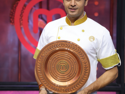 Actor turned culinary champion Gaurav Khanna lifts the Celebrity MasterChef trophy | Actor turned culinary champion Gaurav Khanna lifts the Celebrity MasterChef trophy Actor turned culinary champion Gaurav Khanna lifts the Celebrity MasterChef trophy | Actor turned culinary champion Gaurav Khanna lifts the Celebrity MasterChef trophy