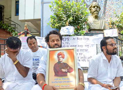 Day after meeting Bengal Education Minister, school job losers intensify stir | Day after meeting Bengal Education Minister, school job losers intensify stir Day after meeting Bengal Education Minister, school job losers intensify stir | Day after meeting Bengal Education Minister, school job losers intensify stir
