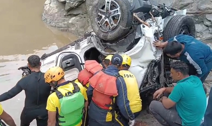 Five killed as car plunges into river in Uttarakhand's Devprayag | Five killed as car plunges into river in Uttarakhand's Devprayag Five killed as car plunges into river in Uttarakhand's Devprayag | Five killed as car plunges into river in Uttarakhand's Devprayag