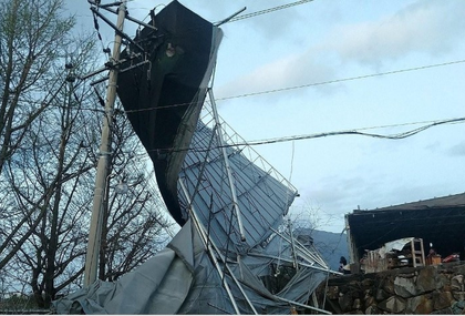 Strong winds sweep across S.Korea, causing damage | Strong winds sweep across S.Korea, causing damage Strong winds sweep across S.Korea, causing damage | Strong winds sweep across S.Korea, causing damage