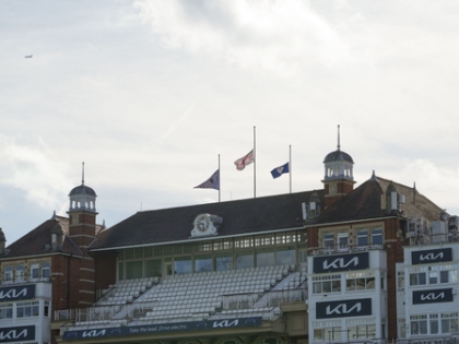 Surrey players wear black armbands in County game after Alec Stewart’s wife dies | Surrey players wear black armbands in County game after Alec Stewart’s wife dies Surrey players wear black armbands in County game after Alec Stewart’s wife dies | Surrey players wear black armbands in County game after Alec Stewart’s wife dies