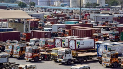 Truckers' strike in Karnataka impacts goods transportation in parts of TN | Truckers' strike in Karnataka impacts goods transportation in parts of TN Truckers' strike in Karnataka impacts goods transportation in parts of TN | Truckers' strike in Karnataka impacts goods transportation in parts of TN