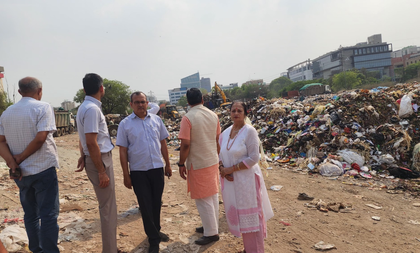 Gurugram Mayor, MCG Commissioner inspect city's sanitation arrangements | Gurugram Mayor, MCG Commissioner inspect city's sanitation arrangements Gurugram Mayor, MCG Commissioner inspect city's sanitation arrangements | Gurugram Mayor, MCG Commissioner inspect city's sanitation arrangements