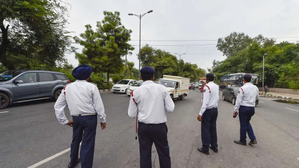 Over 33,000 challans issued for vehicles without high-security number plates in Gurugram | Over 33,000 challans issued for vehicles without high-security number plates in Gurugram Over 33,000 challans issued for vehicles without high-security number plates in Gurugram | Over 33,000 challans issued for vehicles without high-security number plates in Gurugram