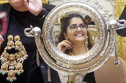Gold prices fall over Rs 400, silver down Rs 1,000 amid US tariff uncertainties | Gold prices fall over Rs 400, silver down Rs 1,000 amid US tariff uncertainties