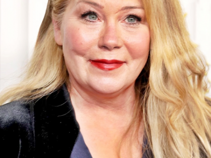 Christina Applegate reveals her father, Robert Applegate has passed away | Christina Applegate reveals her father, Robert Applegate has passed away Christina Applegate reveals her father, Robert Applegate has passed away | Christina Applegate reveals her father, Robert Applegate has passed away