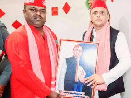 Unacceptable at all: BJP fumes at SP’s poster of Akhilesh ‘overlapping’ Babasaheb | Unacceptable at all: BJP fumes at SP’s poster of Akhilesh ‘overlapping’ Babasaheb Unacceptable at all: BJP fumes at SP’s poster of Akhilesh ‘overlapping’ Babasaheb | Unacceptable at all: BJP fumes at SP’s poster of Akhilesh ‘overlapping’ Babasaheb