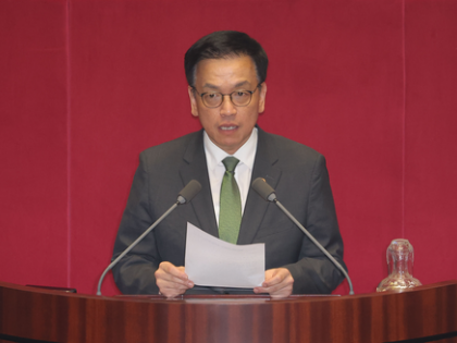 South Korea: Finance Minister Choi resigns after parliament takes up impeachment motion | South Korea: Finance Minister Choi resigns after parliament takes up impeachment motion South Korea: Finance Minister Choi resigns after parliament takes up impeachment motion | South Korea: Finance Minister Choi resigns after parliament takes up impeachment motion