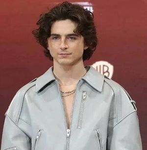Timothee Chalamet, Kylie Jenner’s kiss sets the mercury soaring | Timothee Chalamet, Kylie Jenner’s kiss sets the mercury soaring Timothee Chalamet, Kylie Jenner’s kiss sets the mercury soaring | Timothee Chalamet, Kylie Jenner’s kiss sets the mercury soaring